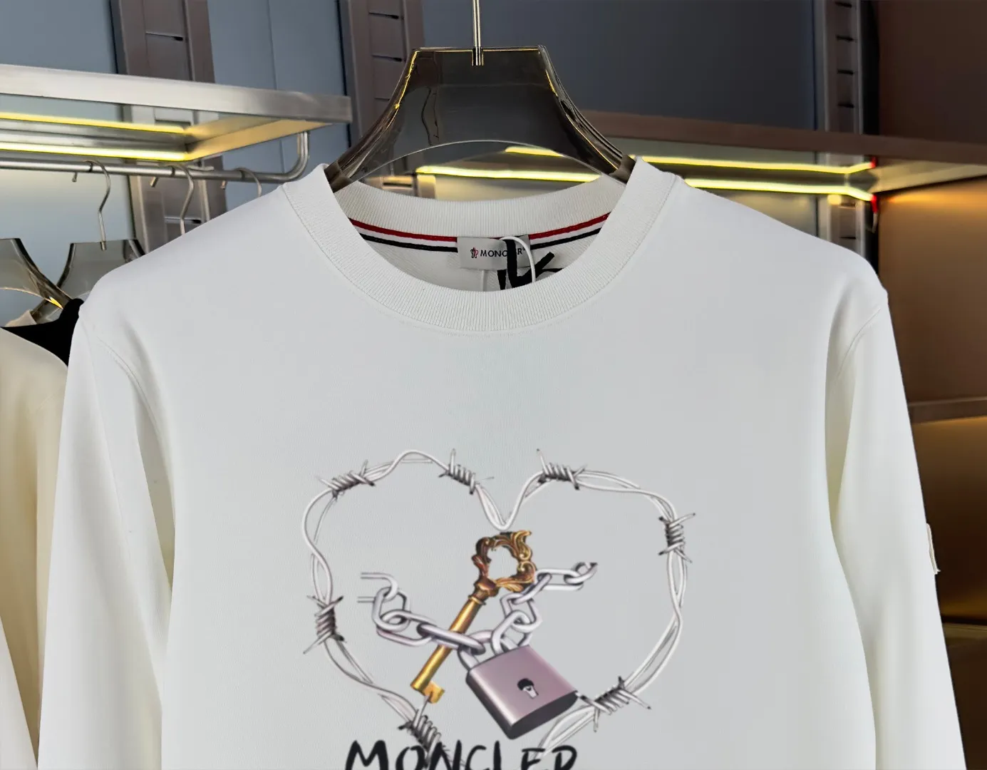 【 In Stock】 〖 𝐌𝐎𝐍𝐂𝐋𝐄𝐑~ 〗 440g ， 😎 ， ， Factory 2025 T ， ， Premium LOGO， Same Style ：Black White Size：S M L XL 2XL